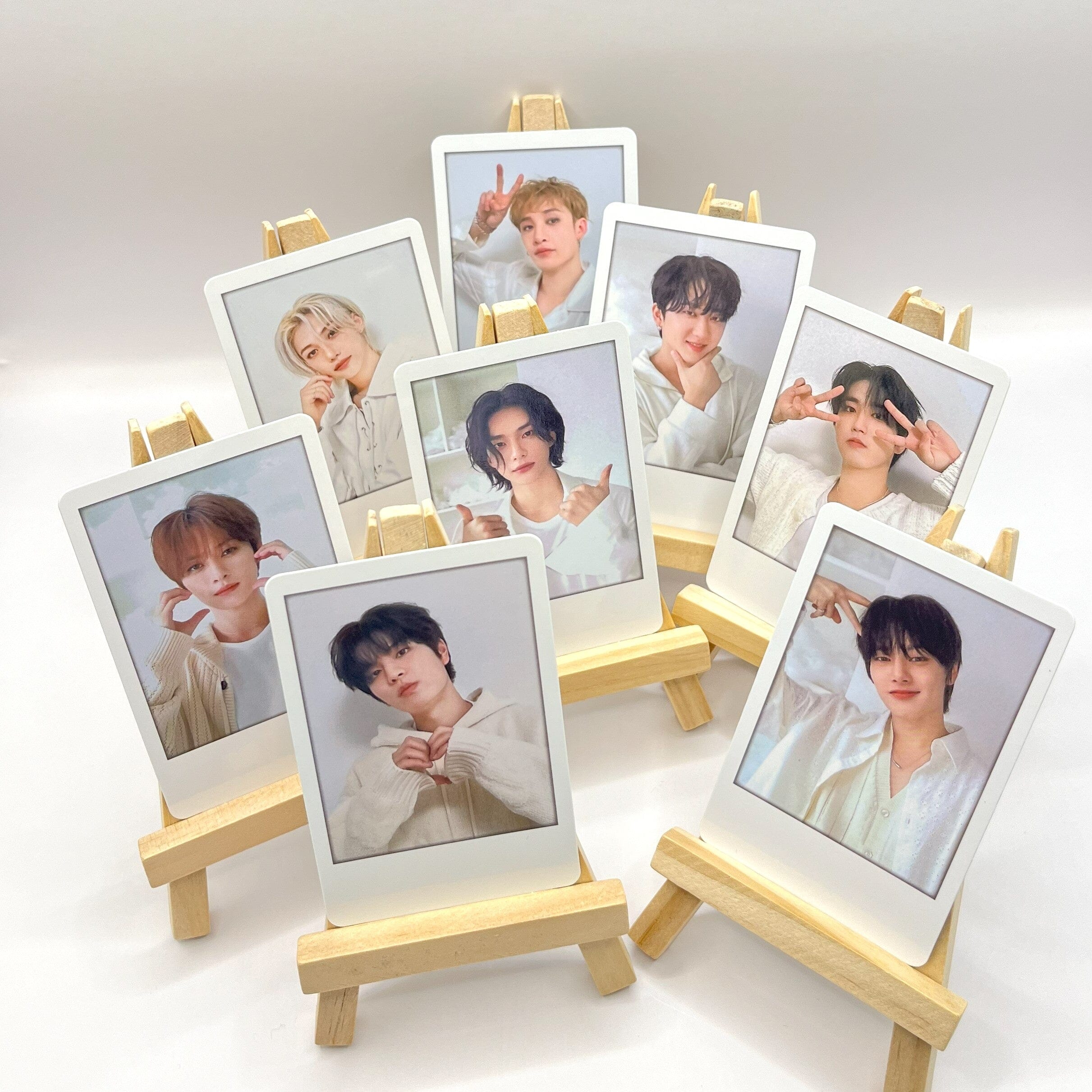 Stray Kids sold season greetings Polaroids